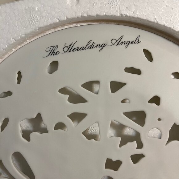 Lenox Collections - The Heralding Angels - Porcelain Plate with 24k Gold - Picture 9 of 10